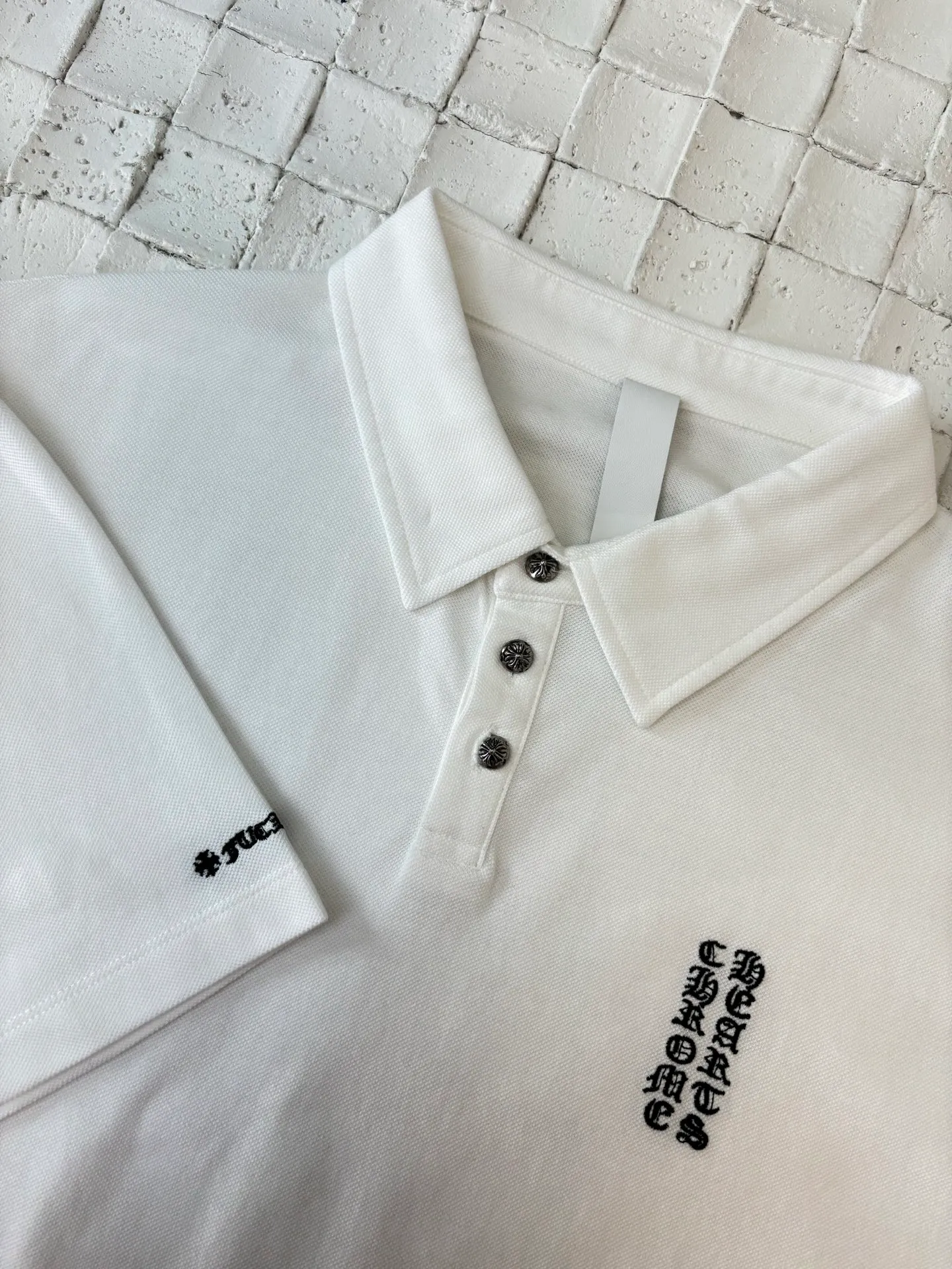 🅿️330 Come Hearts*/Cro Hearts 25Ss new Japanese limited POLO shirt. The fabric is made of 230G pure cotton pique cloth. The chest and cuffs are embroidered by imported embroidery machines. High-precision embroidery. The leather tag is made of lambskin. The cost is expensive. Collar hardware molding. Customized accessories. Size: S/M/L